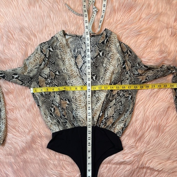 Windsor Keep It Wild Snakeskin Low Cut Woman’s Long Sleeve Bodysuit Size Medium - Picture 6 of 6